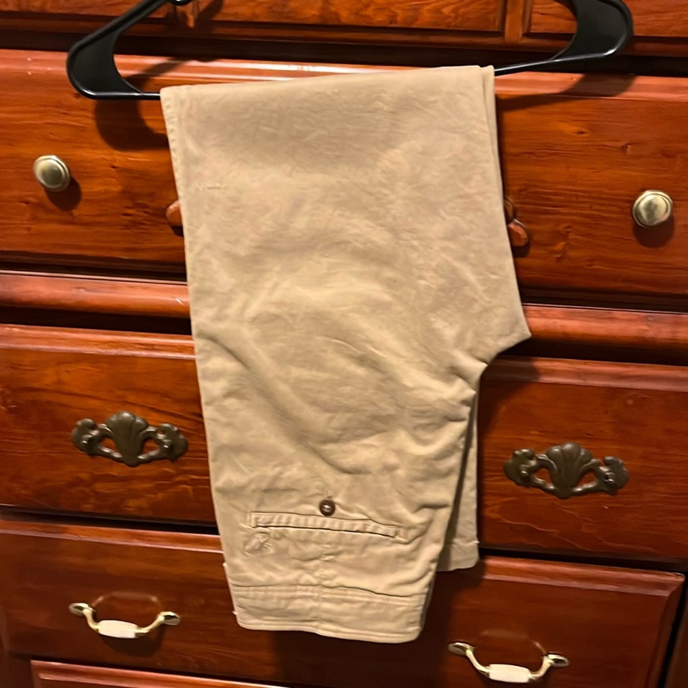 American Eagle relaxed straight leg size 28 x 28 NWOT Tan